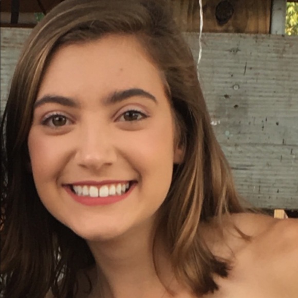 Meet your Posher, Isabella - Picture 2 of 5